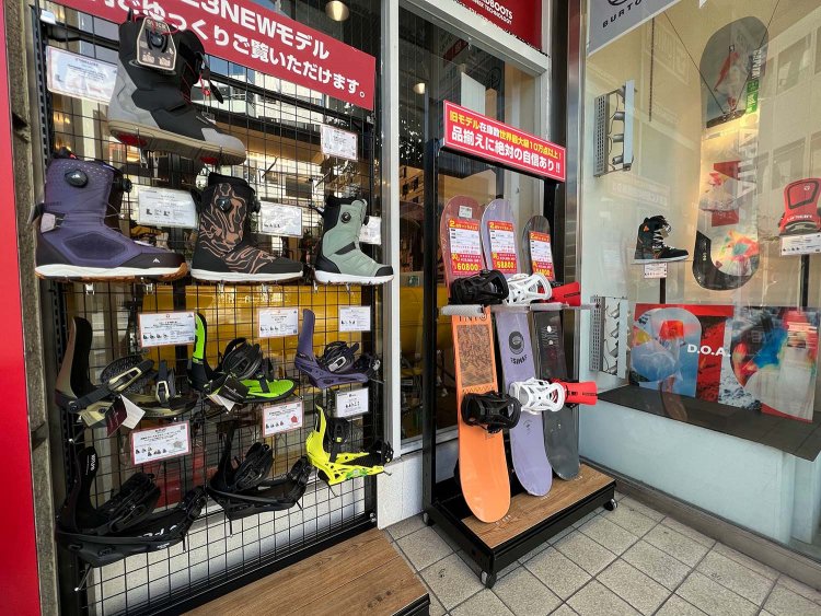 いまはスキーよりもスノボの時代。それも90年代のスキーブームと比べたら、かなり静かで大人しい。