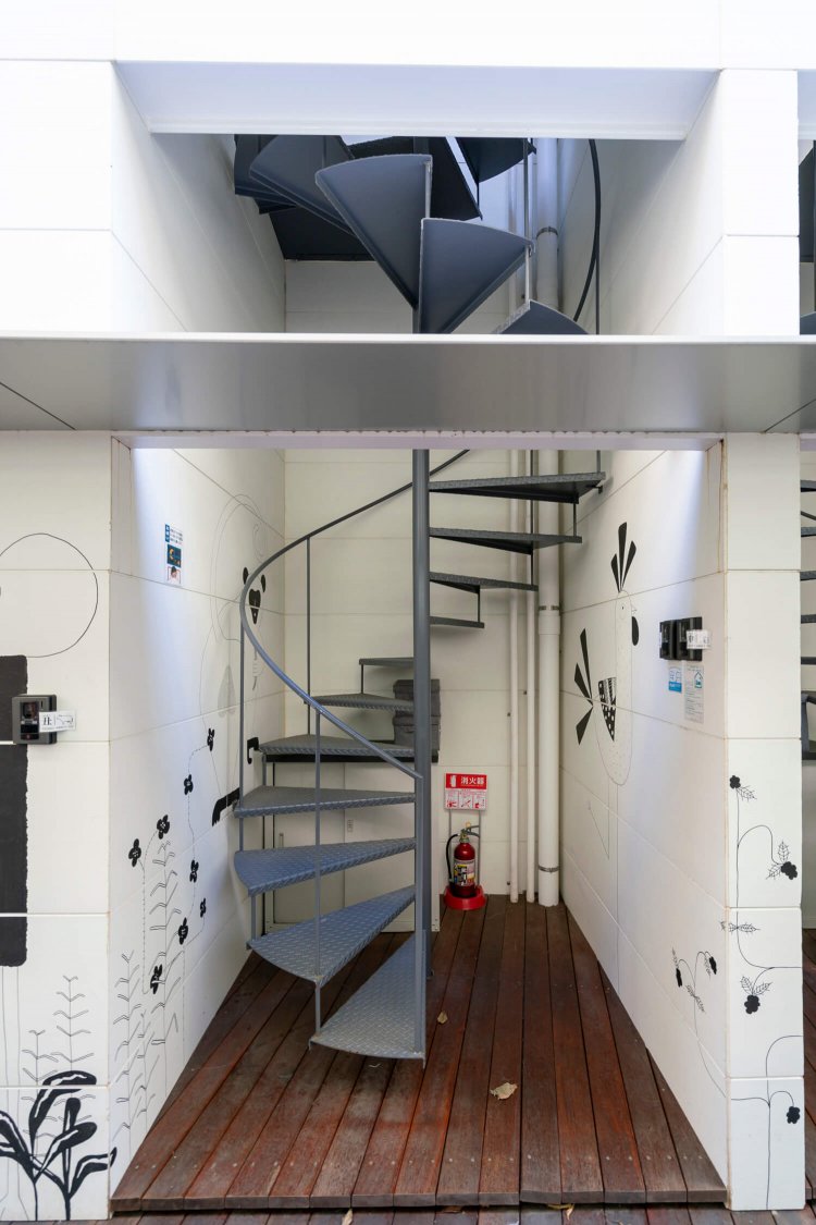 螺旋階段を上れば”修業部屋”へ。