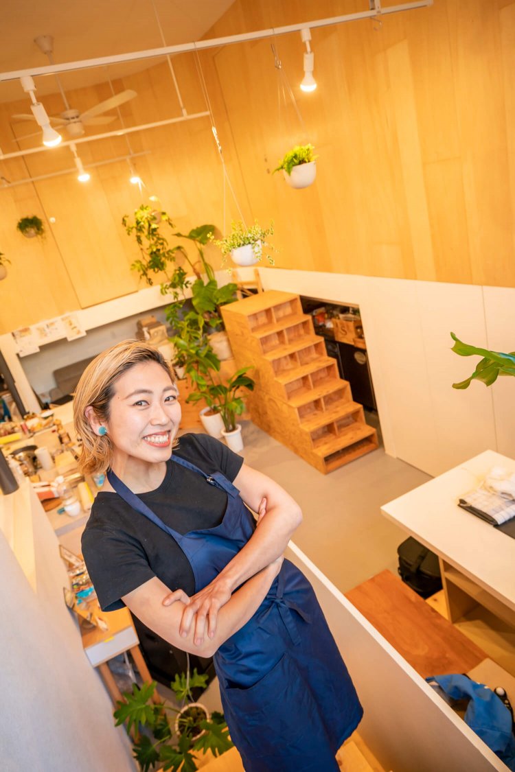 カフェ＆ケータリング『細川出飯社』を営むフードデザイナーの細川芙美（ふみ）さん。humihosokawa.com