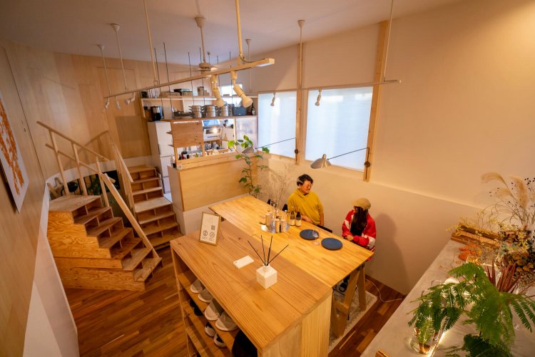 尾形模空さん・いずみさん夫妻は月10日間だけレストラン『kUi』を開く。kui.jpn.com