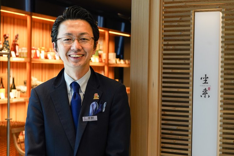 スマートな出立ちの中村さん。大分県出身ではないが、大分県を知り尽くした人だ。