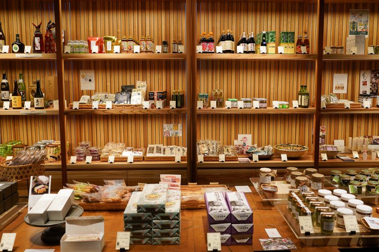 入ってすぐに大分の名品が！