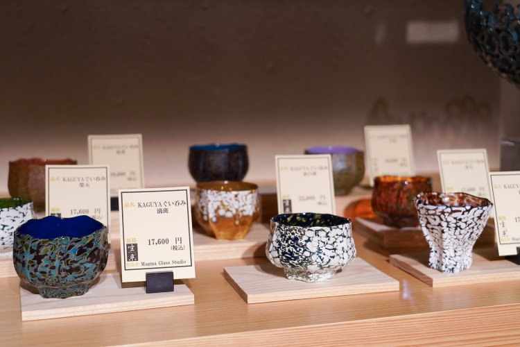 ギャラリーと呼ばれる通り、大分県の工芸品や、著名な作家さんの作品も揃う。