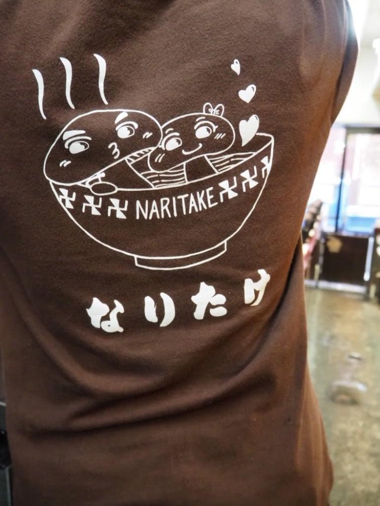 従業員が着るオリジナルキャラクターのTシャツは、購入もできる。