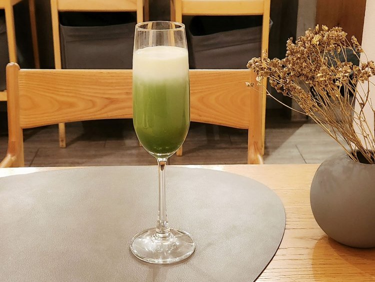 アイス抹茶ラテ 620円。