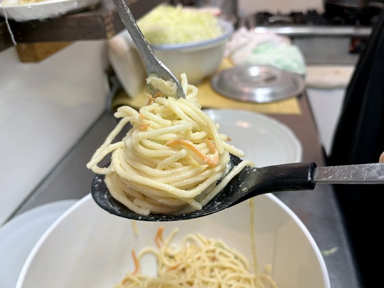 隠れた人気のスパゲティサラダ。これをコッペパンに挟んでもおいしそうだなあ。