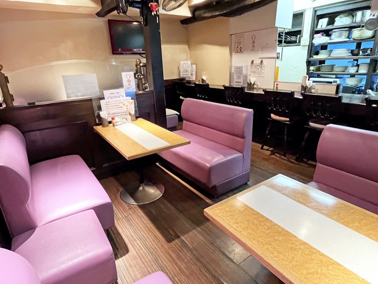 ゆったりとして居心地のいい店内。