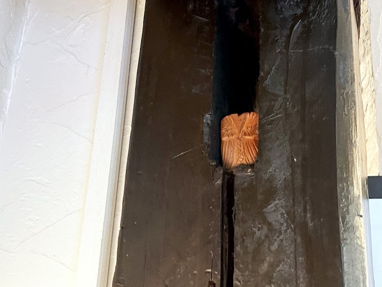 10年以上経って偶然見つけた木彫りのフクロウ。