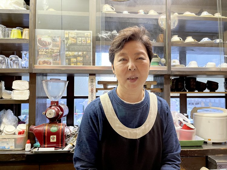 生まれも育ちも日本橋という店主の赤木さん。