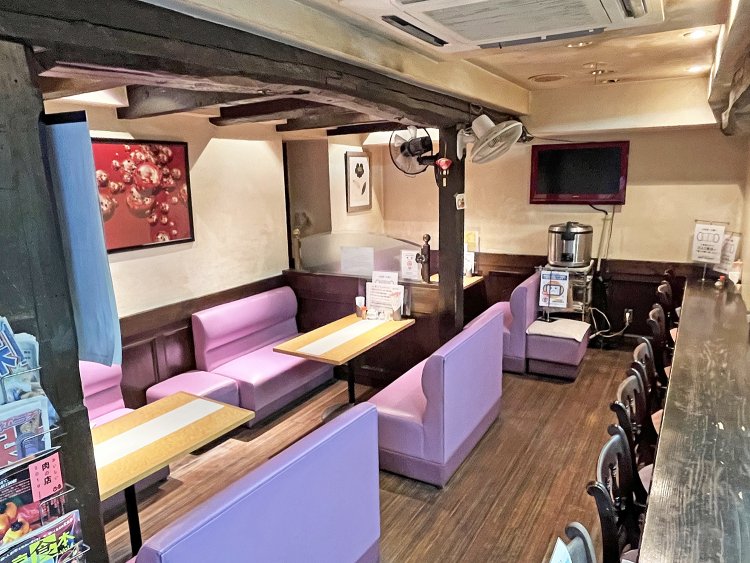 毎朝7時30分から10時まではモーニングを実施。コーヒー（または紅茶、ミルク）と厚切りトースト、ミニサラダのモーニングセット580円が人気だ。