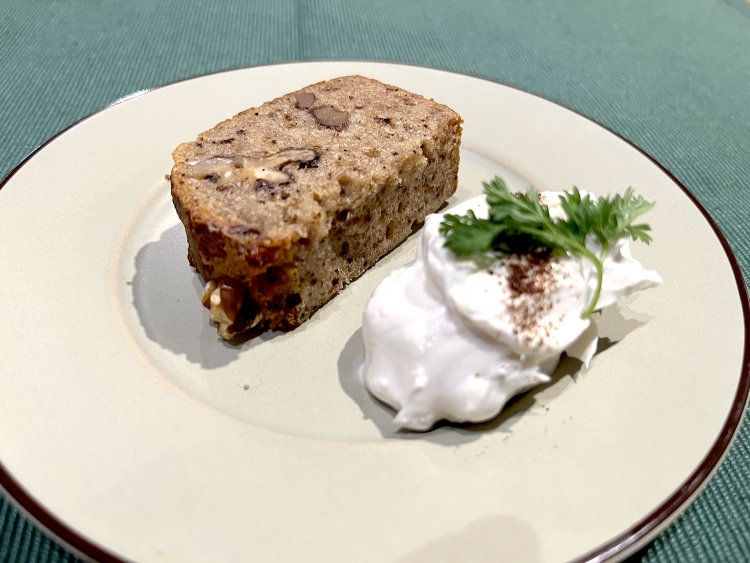 日替わりのグルテンフリーパウンドケーキ。写真は米粉と米油で生地を作ったバナナとチャイのパウンドケーキ。