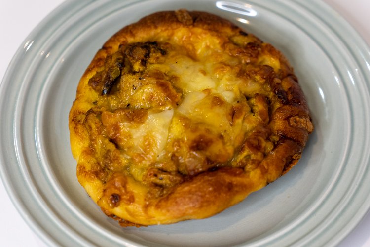 タンドリーチキンのフォカッチャ340円。他にもフォカッチャシリーズは、しらす、じゃがベーコンなど色々。