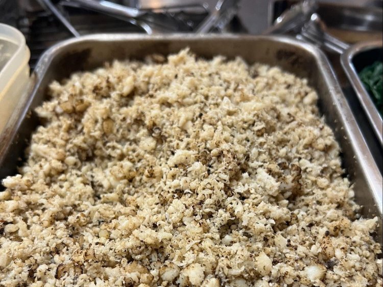 店内の香ばしいにおいの正体。あぶられた鯛のほぐれ身、たまらない！