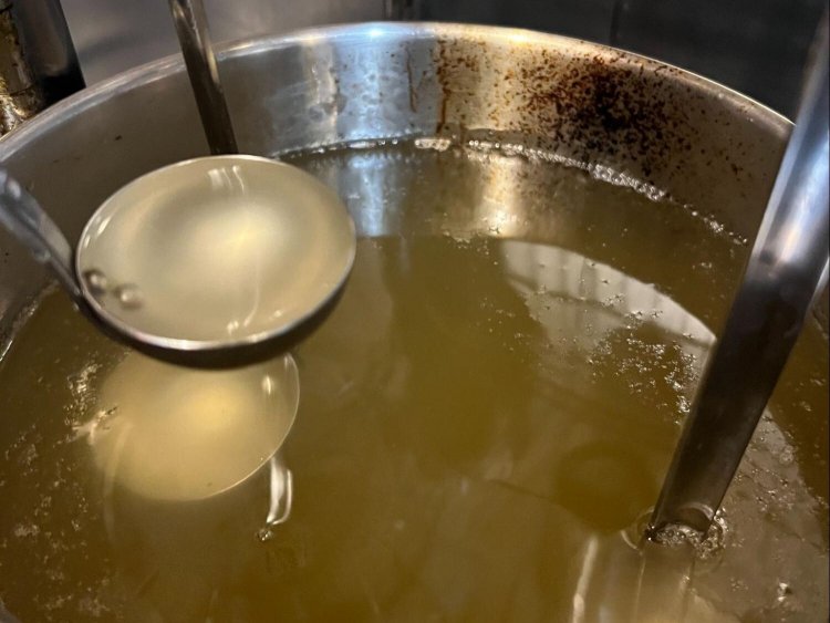 鯛のスープから出た鯛脂。サラサラしていて、脂っぽさを感じないのが納得。