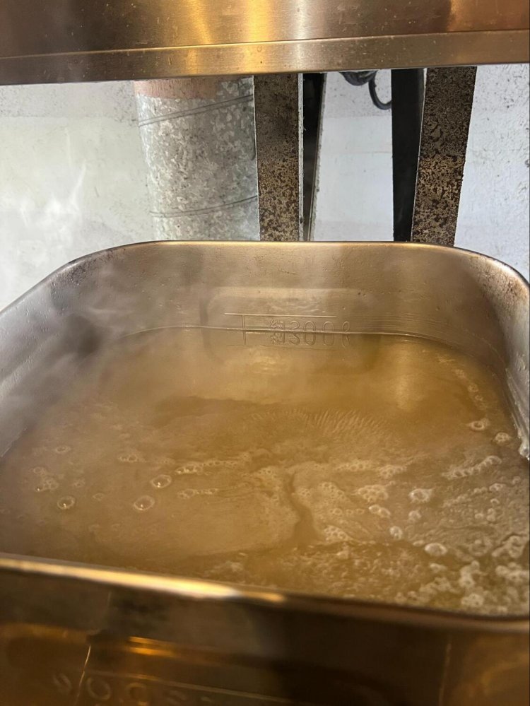 鯛の骨から作られた100％の真鯛スープ。透き通ってる！