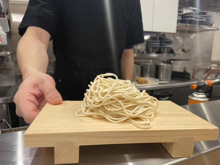 双麺でしか味わえない麺。