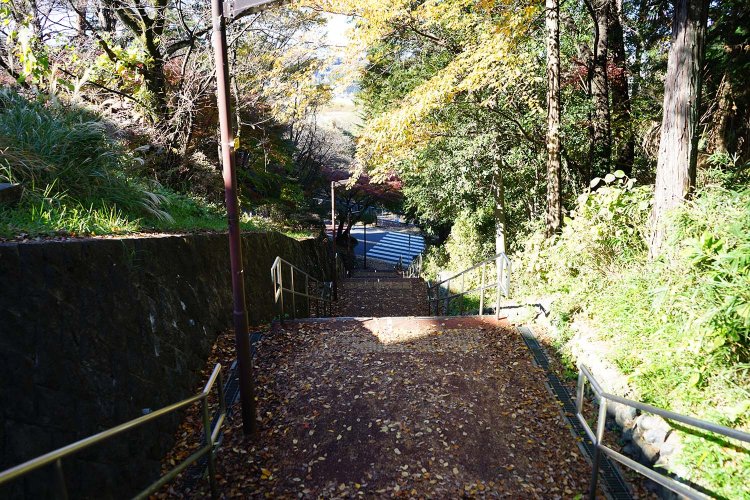 こちらは、雫が駆け下りた階段のモデル。