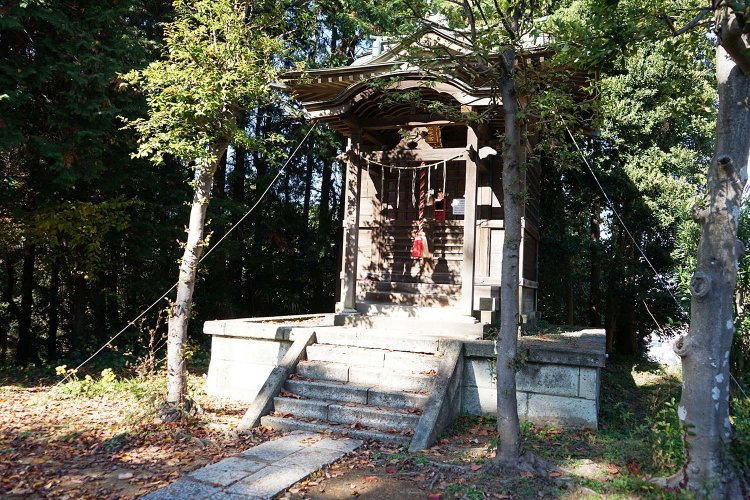 杉村が腰掛けていた階段もそのまま！