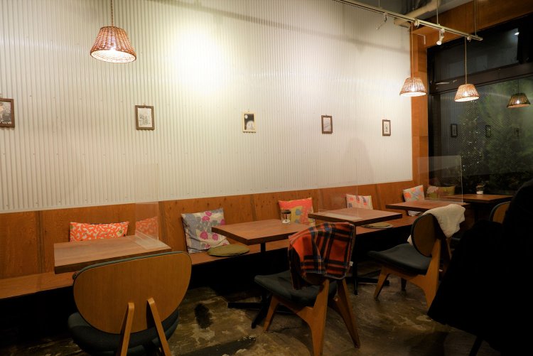 ゆったりくつろげる客席エリア。