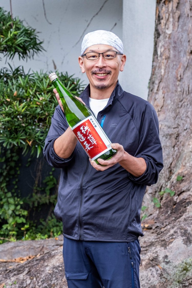 8代目蔵元で自ら杜氏も務める大矢俊介さん。