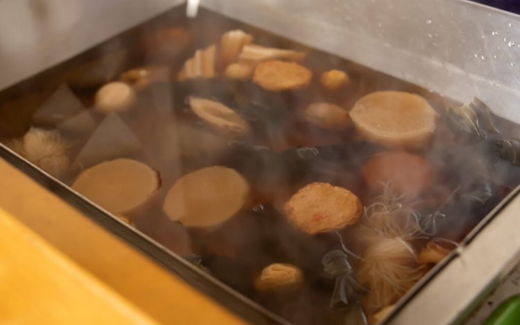 【東京おでんだね】北千住の駄菓子屋さん、小倉商店