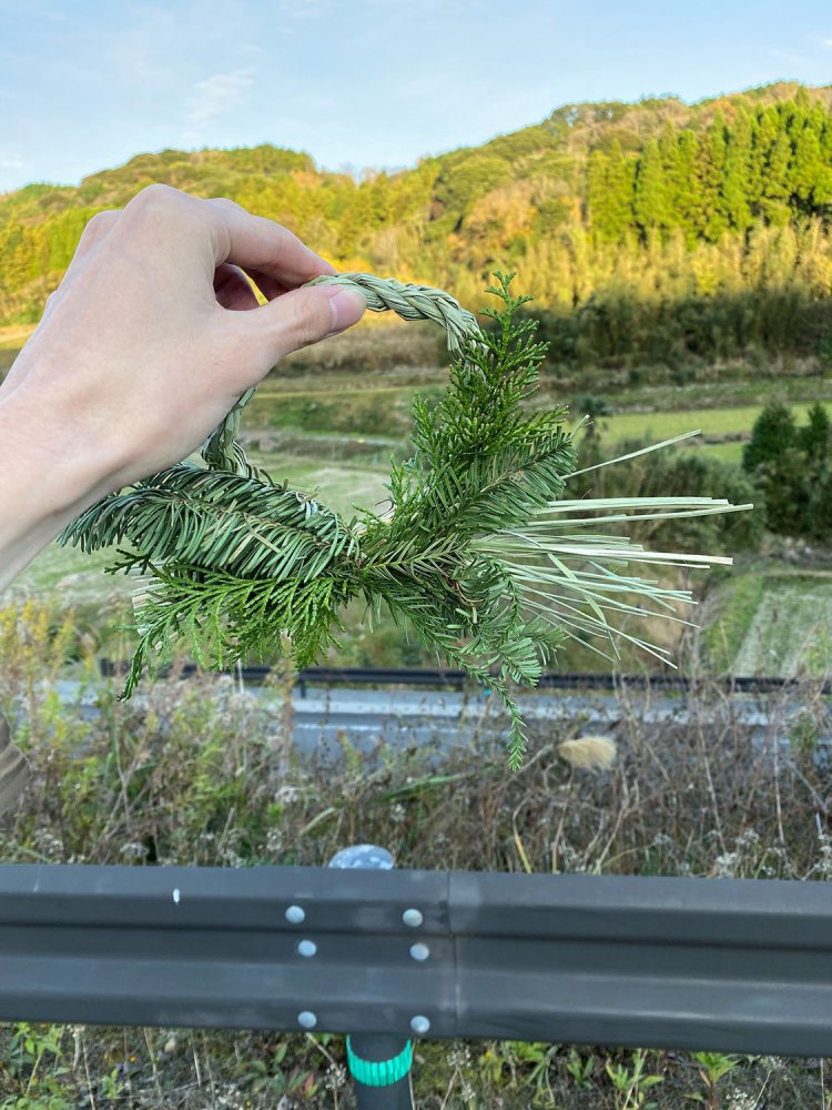 正月飾りはアレンジしてもらって、クリスマス飾りっぽく。素敵なお土産は、クリスマスに限らず、我が家に年中飾っておくつもりだ。
