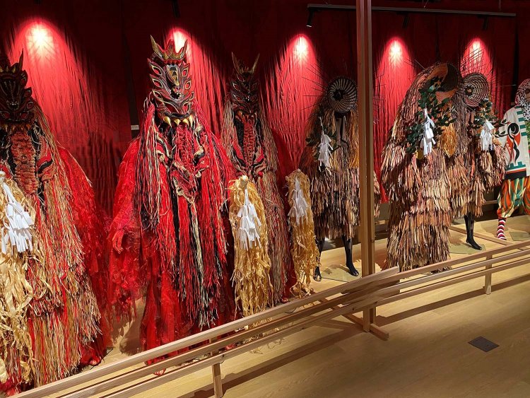 Galleryでは、廣川玉枝さんが手がける企画展示「『地嶽祭』展―地嶽ではぐくむ、芸術の源泉―」が実施中だった（2023年11月30日まで）。