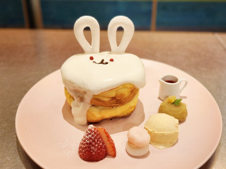 新春雪うさぎパンケーキ 1650円。 ※2023年1月15日まで。