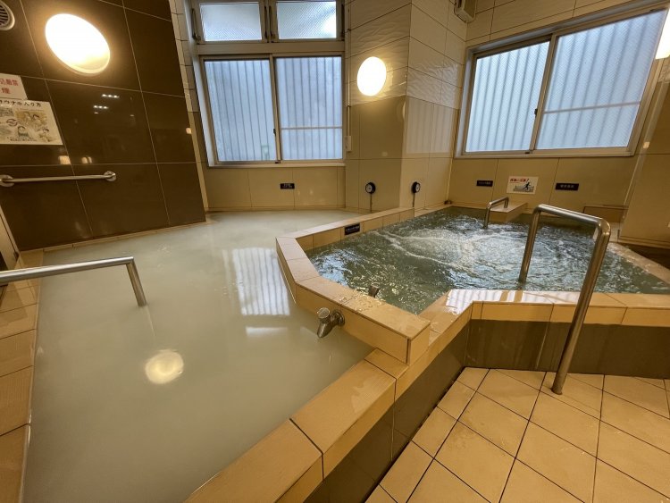 浸かるだけで匂いと汚れが落ちるという特別なお湯。