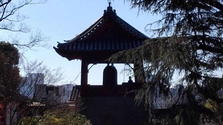 上野のお山の時の鐘。今も手動で鐘が撞かれ上野の人々に時を告げる。