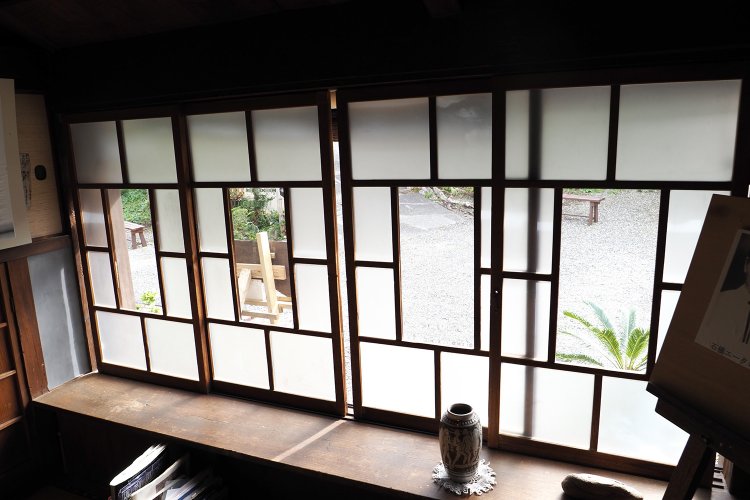 青木繁たちが寝泊まりした小谷家の部屋。