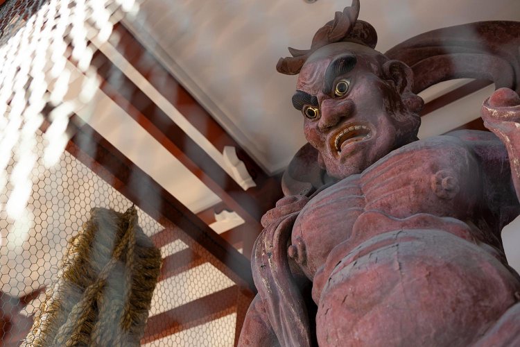 戦災を免れた仁王様。