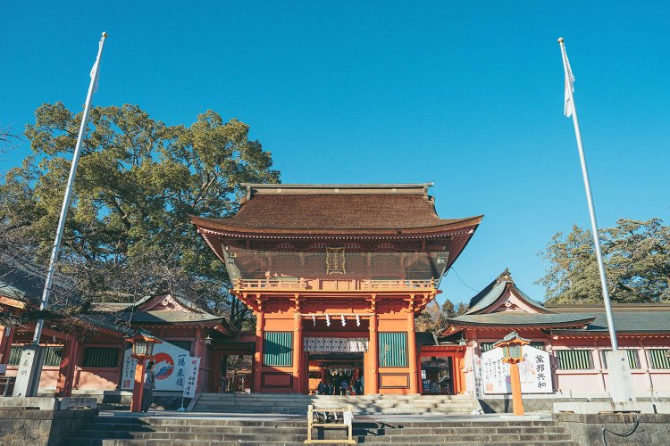 楼門越しに拝殿を望む。厳かな雰囲気が伝わって来る。　撮影／ちょりんた（＠chorinta）