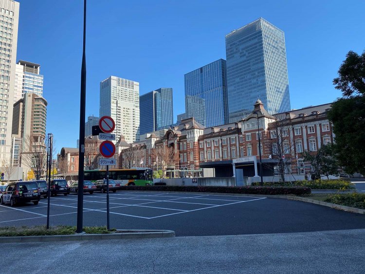 東京駅。いよいよ走り出す。