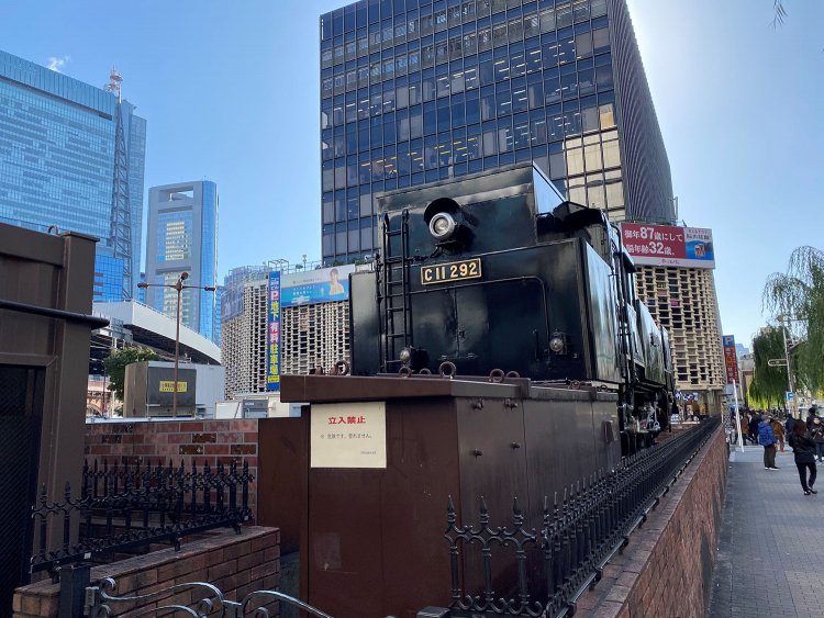 新橋駅前のSL広場。