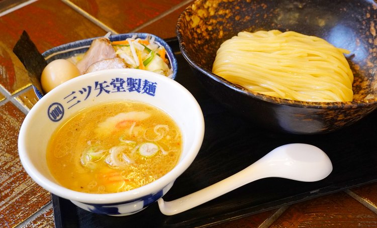 マル得つけめん1300円、麺中盛がプラス100円。