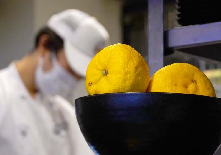 置いてあるだけでも生の柚子のさわやかな香りが。