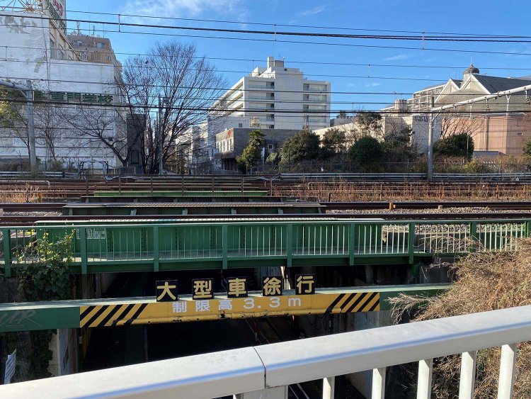 おおくぼそよかぜ橋の上から。