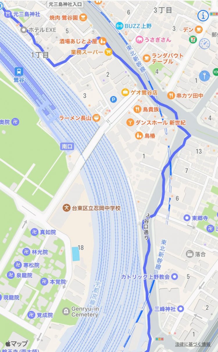北から南へ、なるべく広い通りを選んだ。