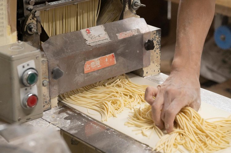 【散歩の達人】カラヒグ麺