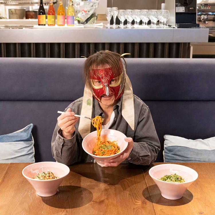 渋谷の喧騒を離れた場所にあり、カラスさんも顔を出す。