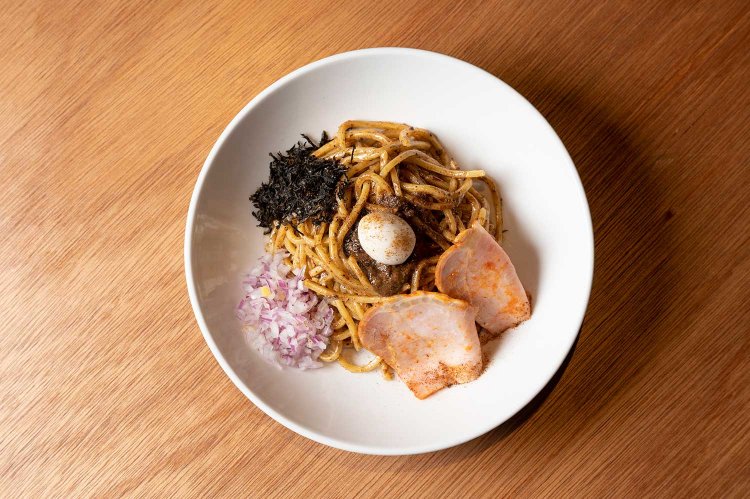 にぼたん（にぼしバター）小750円。