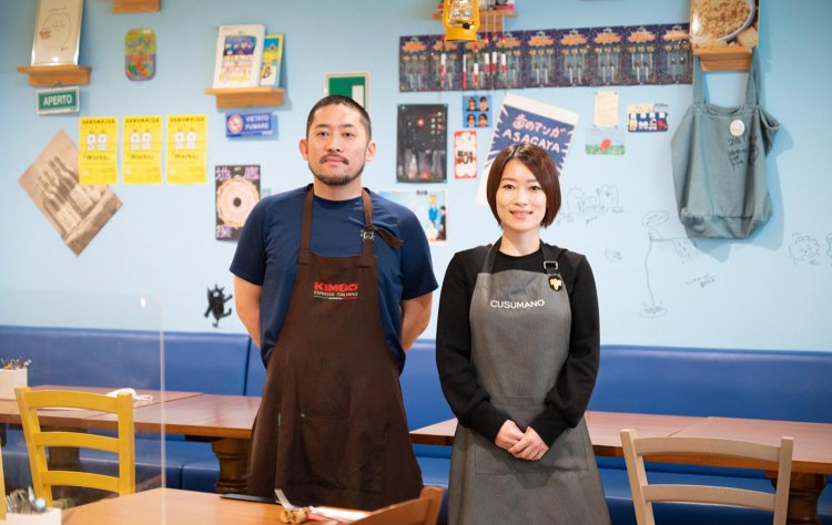 深谷さんと店長の安達鮎さん。