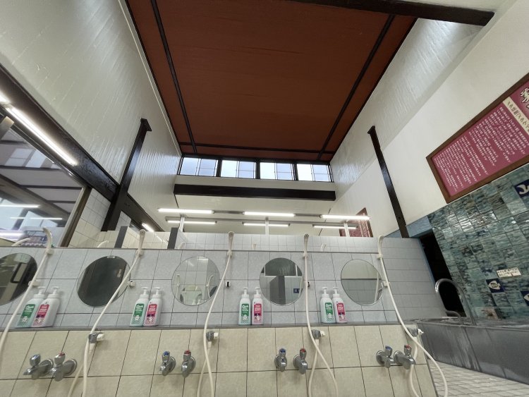 高い天井から溢れる陽光が心地いい。