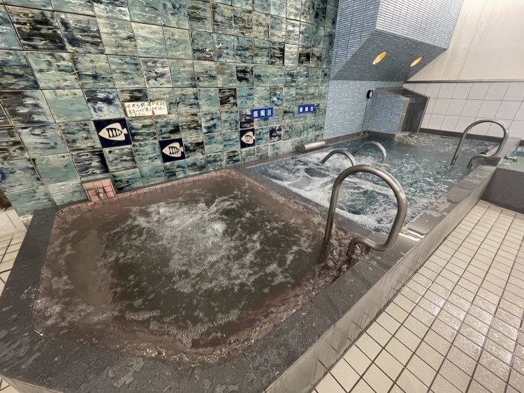 メタケイ酸の多く含まれた温泉が味わえる。
