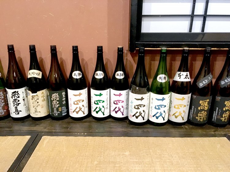 日本酒は常に20銘柄を用意。なべさんの一番のおすすめは芳醇旨口の「十四代」。