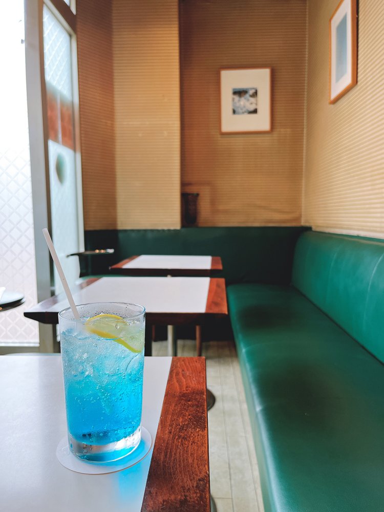 平井のオアシス『ワンモア』。定番ホットケーキもいいけど、夏はソーダ水もおすすめ。