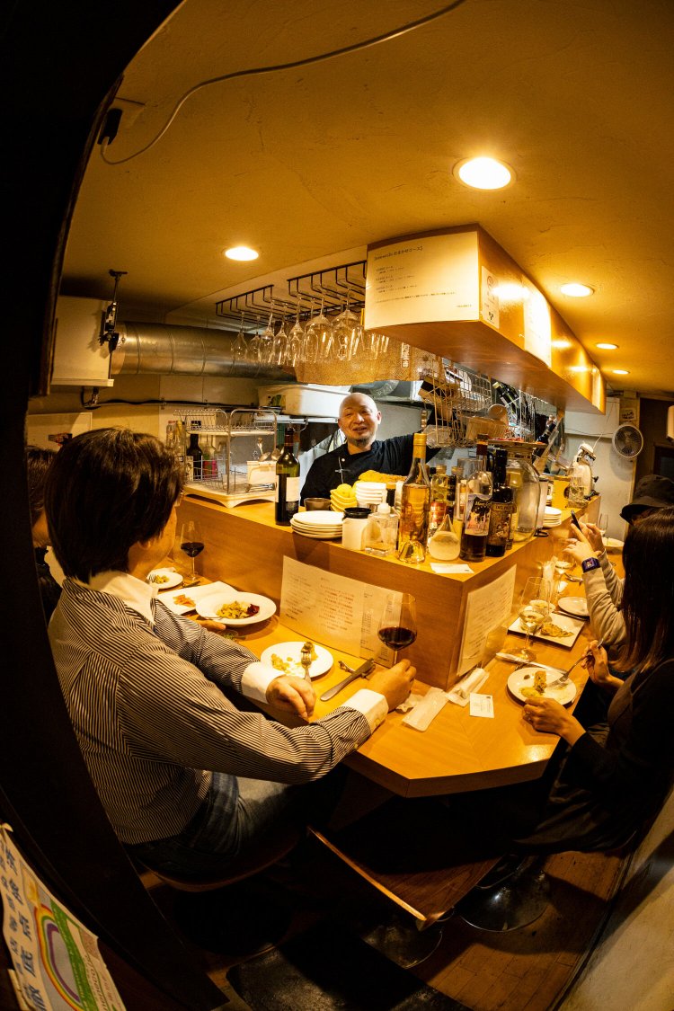 渡邉シェフ「谷中に住んで20年。店も出しちゃいました」。