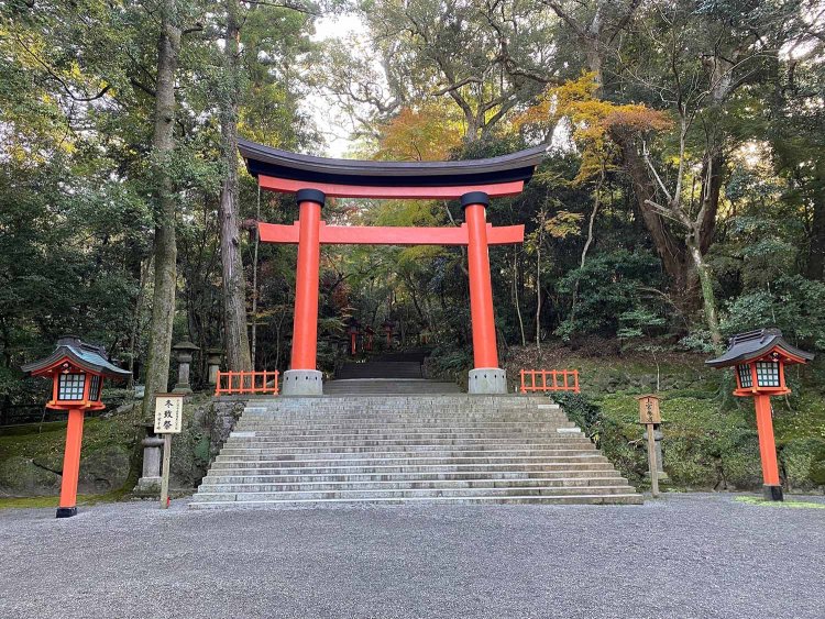 上宮へ通じる鳥居。