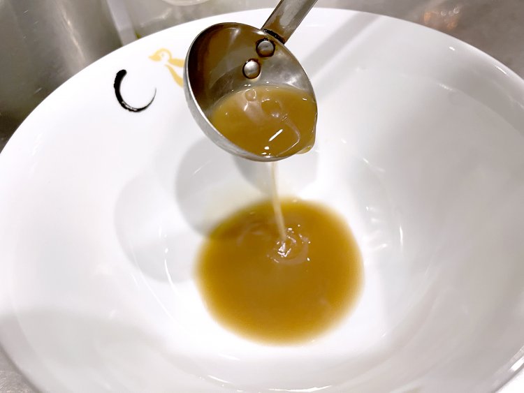 香味油にはラードや香味野菜なども入っている。